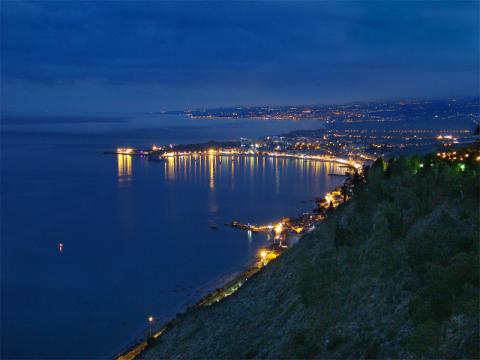 Veduta golfo notturna